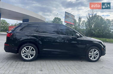 Позашляховик / Кросовер Audi Q7 2017 в 