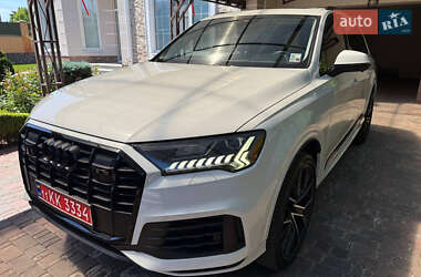 Позашляховик / Кросовер Audi Q7 2021 в 