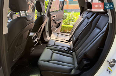 Позашляховик / Кросовер Audi Q7 2021 в 
