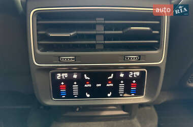 Позашляховик / Кросовер Audi Q7 2021 в 