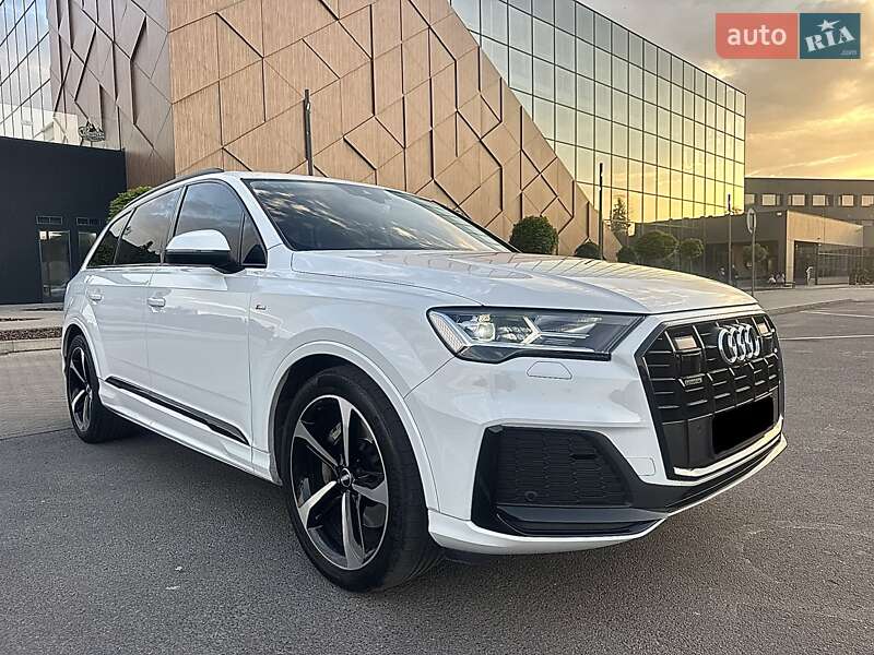 Позашляховик / Кросовер Audi Q7 2020 в Ужгороді