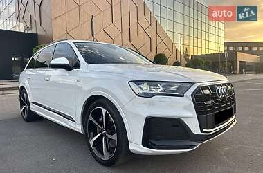 Позашляховик / Кросовер Audi Q7 2020 в 