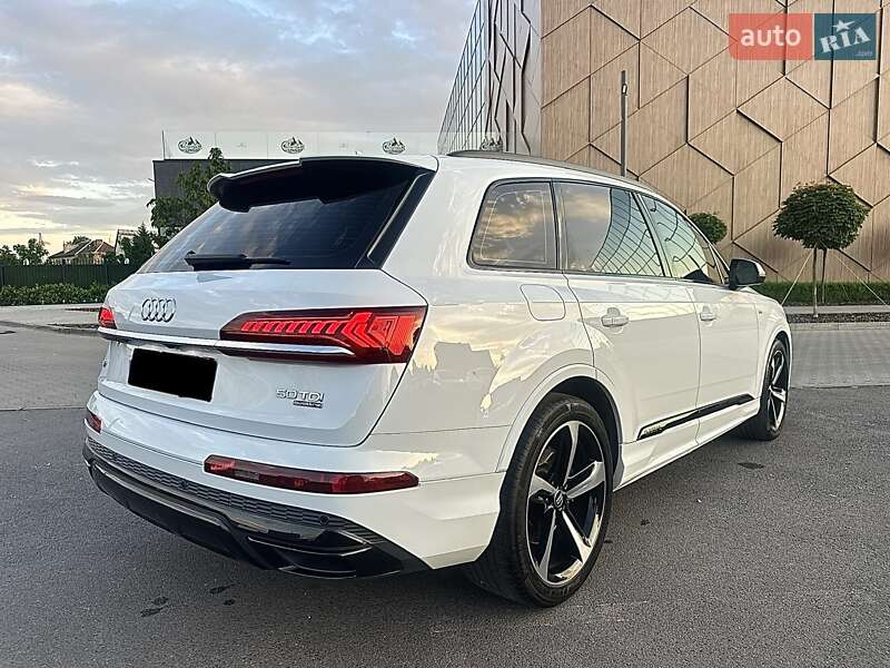Позашляховик / Кросовер Audi Q7 2020 в Ужгороді
