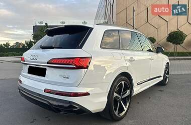 Позашляховик / Кросовер Audi Q7 2020 в 