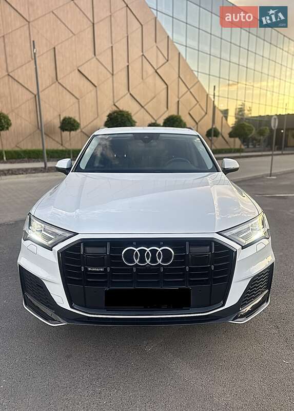 Позашляховик / Кросовер Audi Q7 2020 в Ужгороді