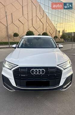 Позашляховик / Кросовер Audi Q7 2020 в 
