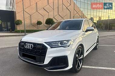 Позашляховик / Кросовер Audi Q7 2020 в 