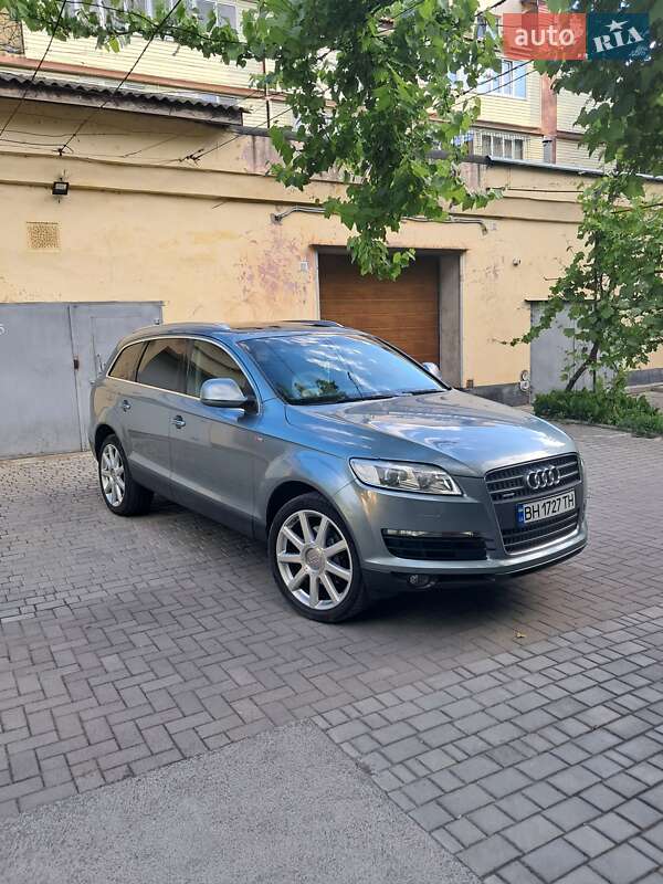 Внедорожник / Кроссовер Audi Q7 2006 в 