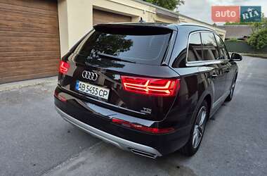 Позашляховик / Кросовер Audi Q7 2017 в 