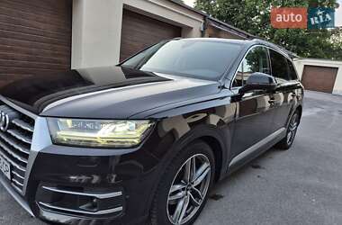 Позашляховик / Кросовер Audi Q7 2017 в 