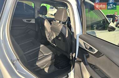 Внедорожник / Кроссовер Audi Q7 2017 в 