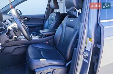 Внедорожник / Кроссовер Audi Q7 2017 в 