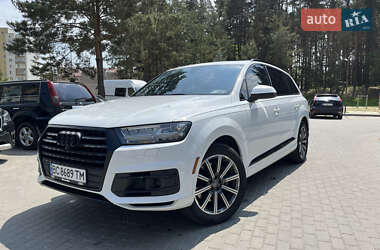 Внедорожник / Кроссовер Audi Q7 2017 в 