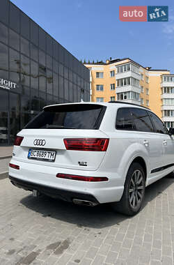 Внедорожник / Кроссовер Audi Q7 2017 в 