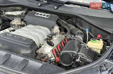 Внедорожник / Кроссовер Audi Q7 2006 в 