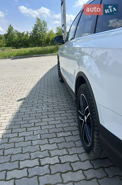 Внедорожник / Кроссовер Audi Q7 2015 в 