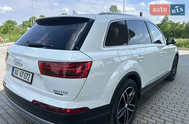 Внедорожник / Кроссовер Audi Q7 2015 в 