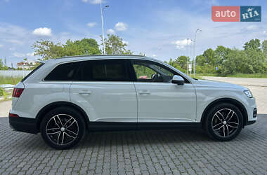 Внедорожник / Кроссовер Audi Q7 2015 в 