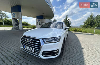 Внедорожник / Кроссовер Audi Q7 2015 в 