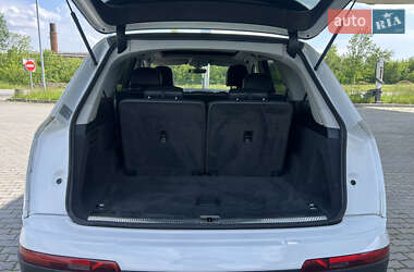 Внедорожник / Кроссовер Audi Q7 2015 в 