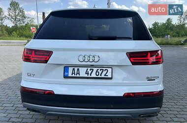 Внедорожник / Кроссовер Audi Q7 2015 в 