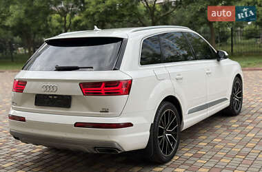 Внедорожник / Кроссовер Audi Q7 2015 в 