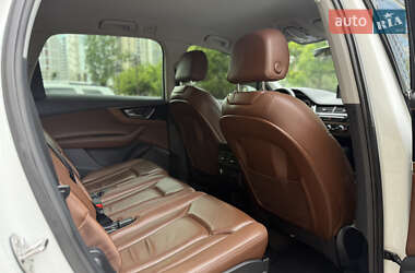 Внедорожник / Кроссовер Audi Q7 2015 в 