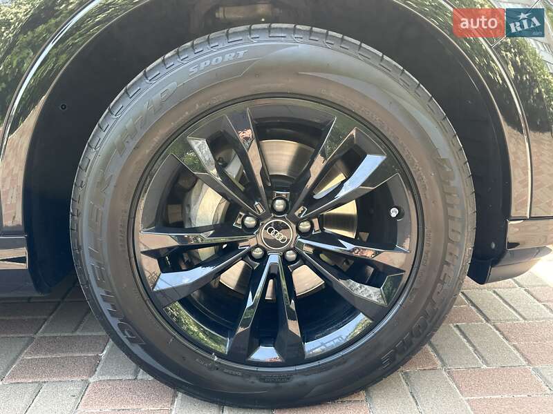 Внедорожник / Кроссовер Audi Q7 2024 в Киеве