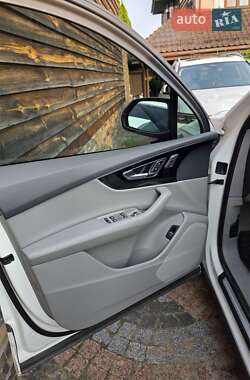 Внедорожник / Кроссовер Audi Q7 2018 в 