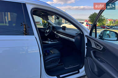 Позашляховик / Кросовер Audi Q7 2018 в 