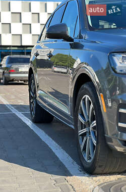 Внедорожник / Кроссовер Audi Q7 2015 в 