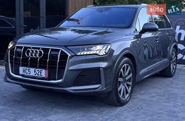 Позашляховик / Кросовер Audi Q7 2021 в 