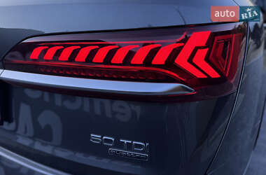 Позашляховик / Кросовер Audi Q7 2021 в 
