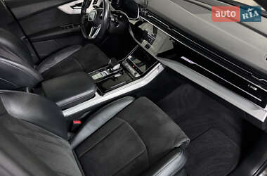 Позашляховик / Кросовер Audi Q7 2021 в 