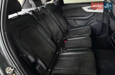 Позашляховик / Кросовер Audi Q7 2021 в 