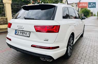 Внедорожник / Кроссовер Audi Q7 2015 в 