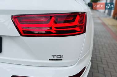 Внедорожник / Кроссовер Audi Q7 2015 в 