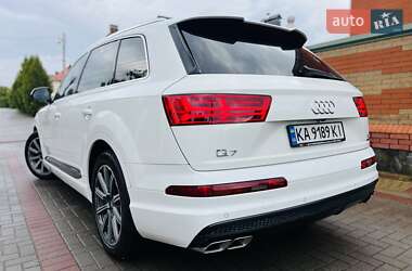 Внедорожник / Кроссовер Audi Q7 2015 в 