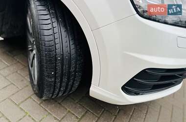 Внедорожник / Кроссовер Audi Q7 2015 в 
