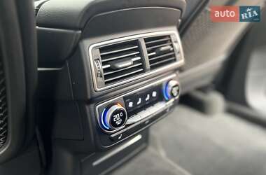Внедорожник / Кроссовер Audi Q7 2015 в 