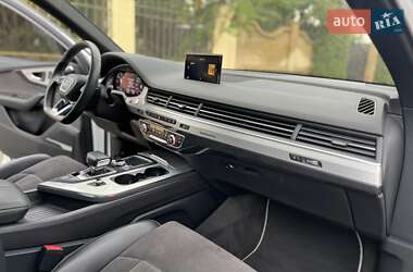 Внедорожник / Кроссовер Audi Q7 2015 в 