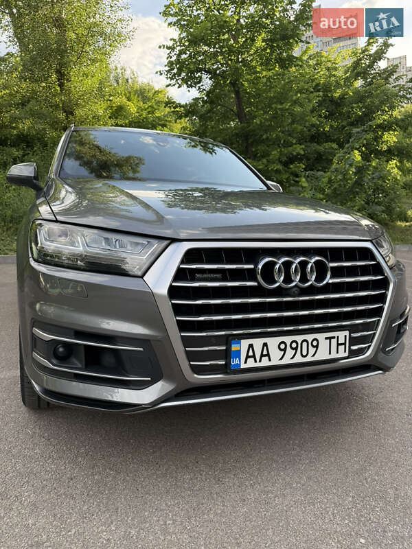 Позашляховик / Кросовер Audi Q7 2017 в Києві