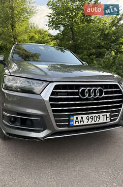 Внедорожник / Кроссовер Audi Q7 2017 в 