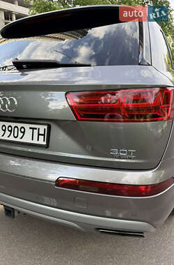 Внедорожник / Кроссовер Audi Q7 2017 в 