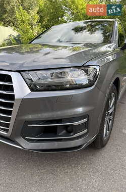 Внедорожник / Кроссовер Audi Q7 2017 в 