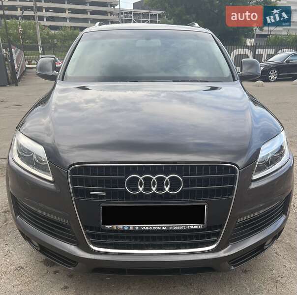 Внедорожник / Кроссовер Audi Q7 2009 в 
