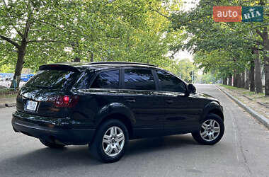 Внедорожник / Кроссовер Audi Q7 2007 в 