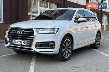 Позашляховик / Кросовер Audi Q7 2016 в 