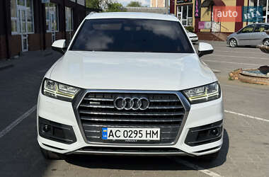Позашляховик / Кросовер Audi Q7 2016 в 
