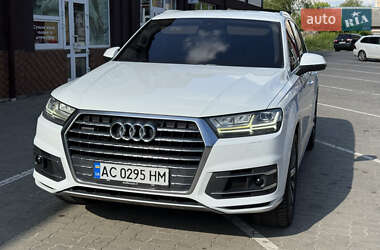 Позашляховик / Кросовер Audi Q7 2016 в 